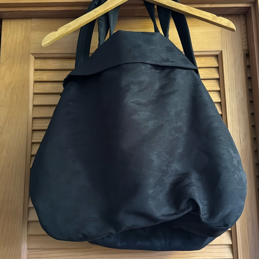 Lululemon On the Level 30L bag heritage Camouflage Never used.
